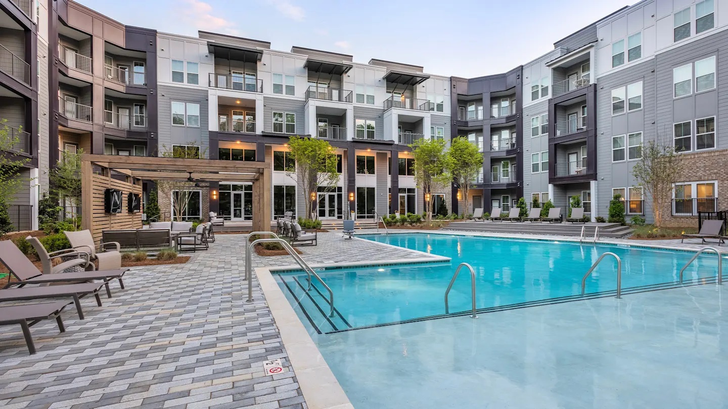 Velo Circleport pool