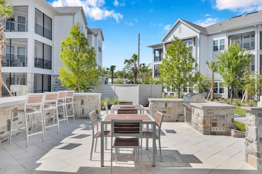 Amenities_Ext_Dining_Tapestry Palmera Apartments-46